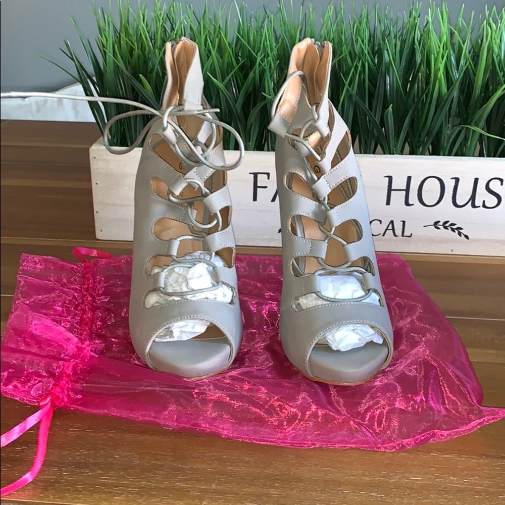 Brand new Lola shoetique heels